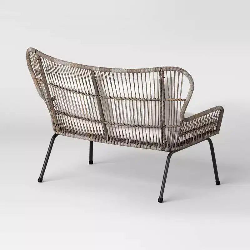 Fauteuil deux places d'extérieur en acier et osier Latigo, résistant à la rouille, gris - Threshold™