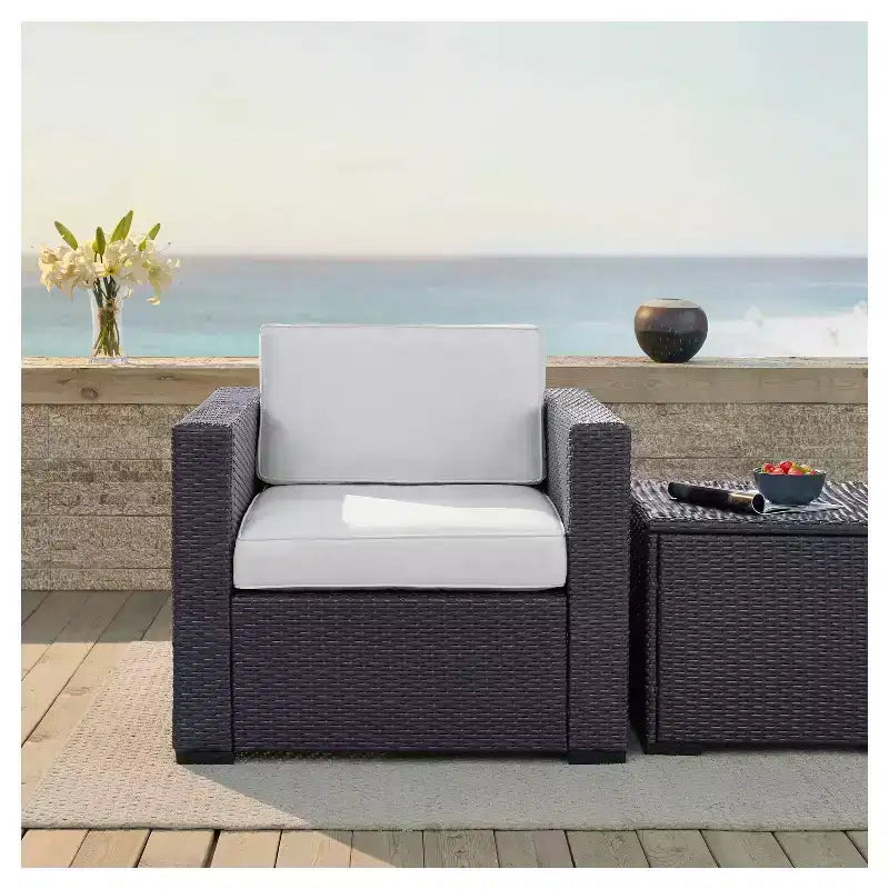 Fauteuil Biscayne avec coussins blancs - Marron/Blanc - Crosley