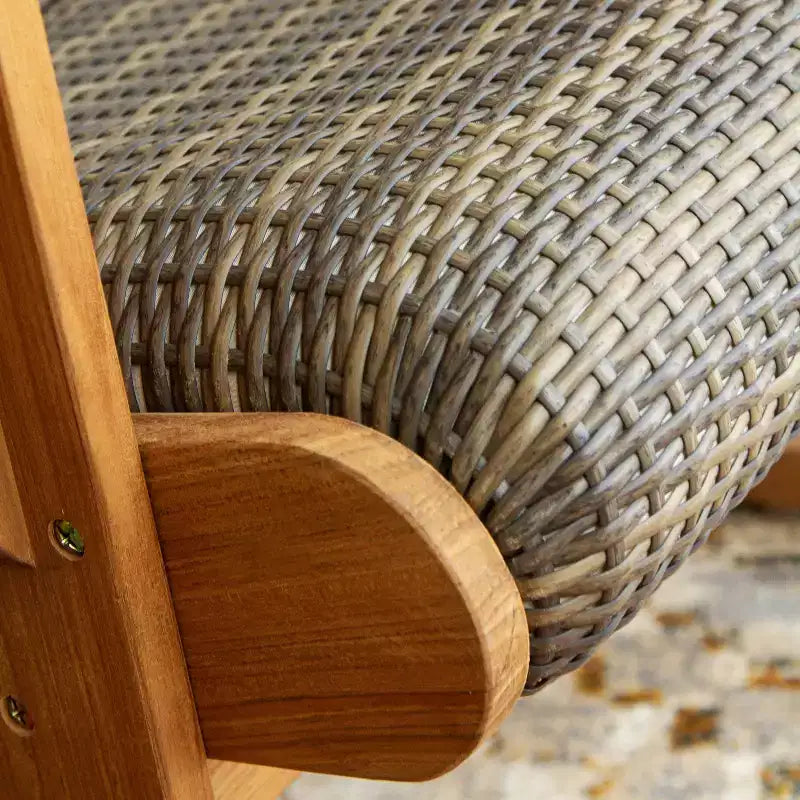 Chaise berçante d'extérieur Sonoma Lane Burke en teck avec assise tressée rembourrée