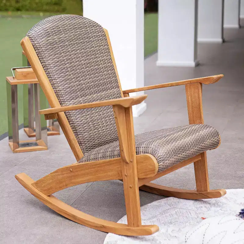 Chaise berçante d'extérieur Sonoma Lane Burke en teck avec assise tressée rembourrée