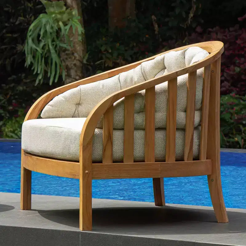 Chaise longue d'extérieur en teck Sonoma Lane Graford avec coussin taupe