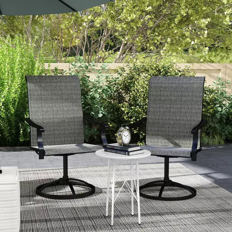 Lot de 2 chaises de patio pivotantes Outsunny, chaises de salle à manger d'extérieur à dossier haut avec tissu maillé résistant aux intempéries et cadre en métal pour jardin, véranda ou patio