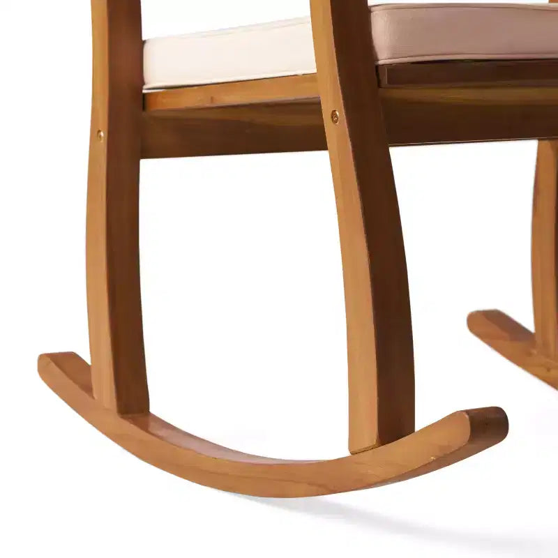 Fauteuils à bascule GDFStudio Irvin d'extérieur en bois d'acacia avec coussin, teck/crème