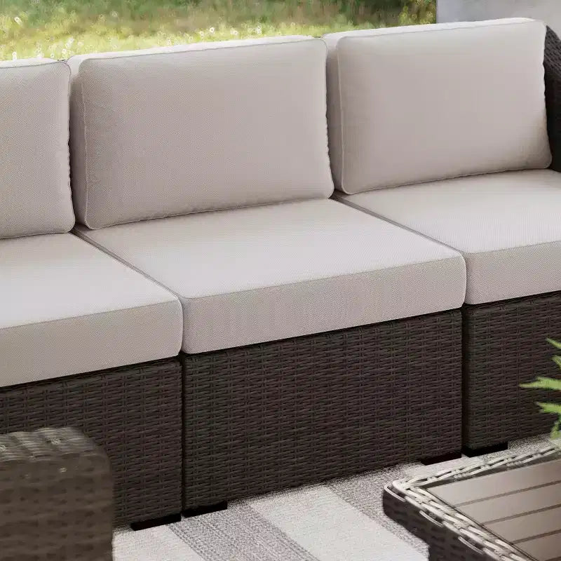 Canapé d'angle modulable central Martha Stewart Bedford pour l'intérieur et l'extérieur en rotin tressé avec coussins tout temps