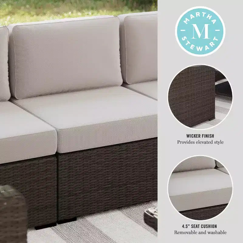 Canapé d'angle modulable central Martha Stewart Bedford pour l'intérieur et l'extérieur en rotin tressé avec coussins tout temps