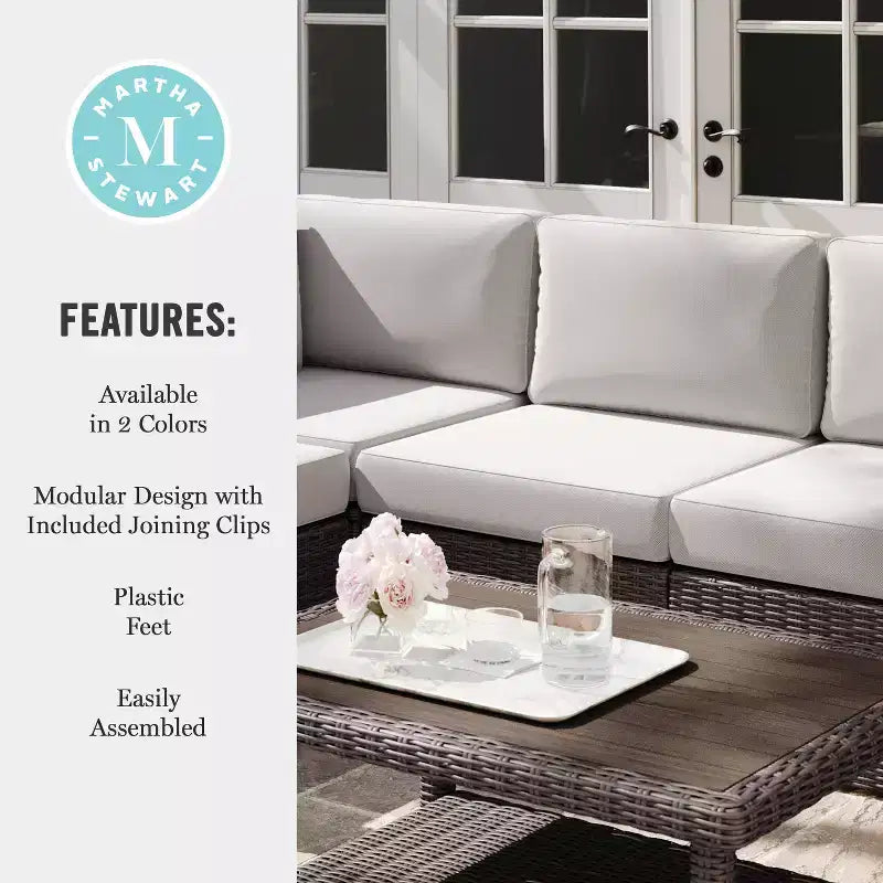 Canapé d'angle modulable central Martha Stewart Bedford pour l'intérieur et l'extérieur en rotin tressé avec coussins tout temps