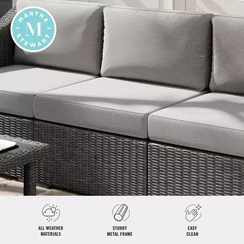 Canapé d'angle modulable central Martha Stewart Bedford pour l'intérieur et l'extérieur en rotin tressé avec coussins tout temps