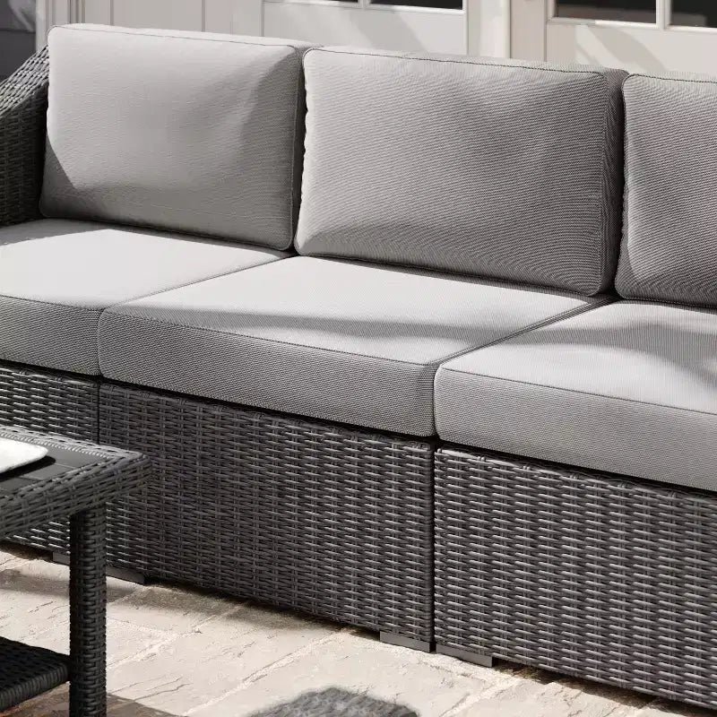 Canapé d'angle modulable central Martha Stewart Bedford pour l'intérieur et l'extérieur en rotin tressé avec coussins tout temps