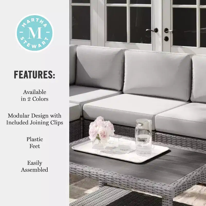 Canapé d'angle modulable central Martha Stewart Bedford pour l'intérieur et l'extérieur en rotin tressé avec coussins tout temps