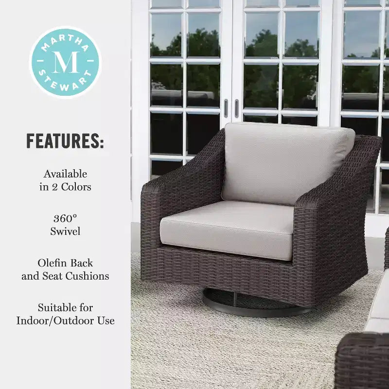 Chaise de patio d'intérieur/extérieur Martha Stewart Bedford (ensemble de 2) en osier de rotin avec pivotement à 360° et coussins toutes saisons