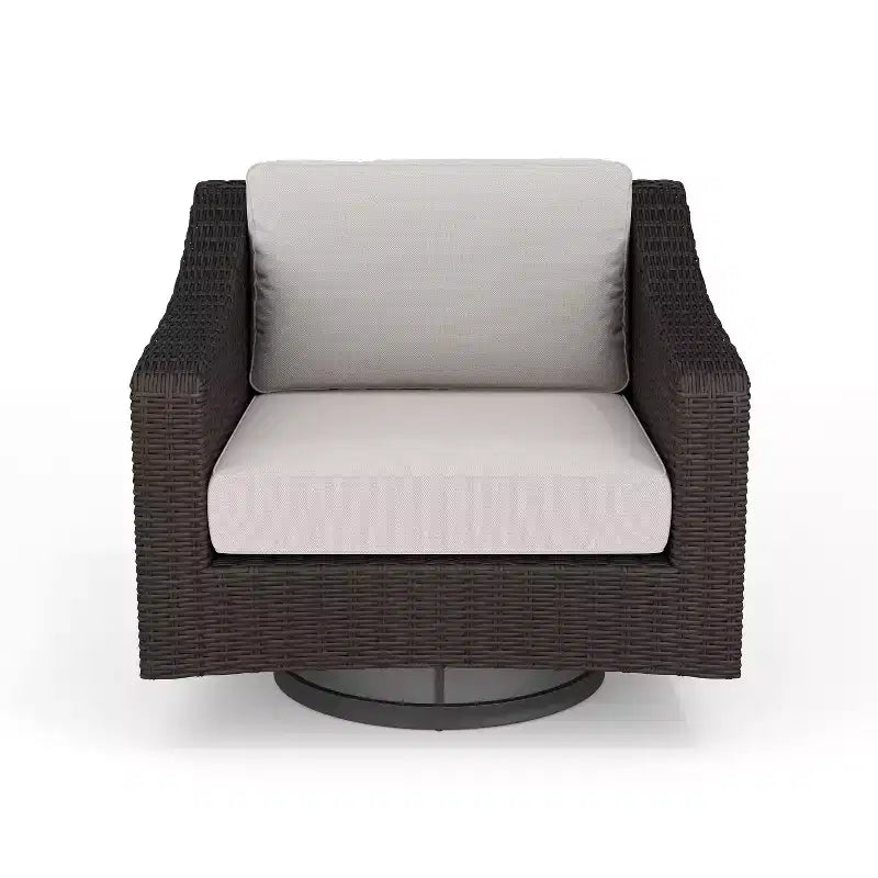 Chaise de patio d'intérieur/extérieur Martha Stewart Bedford (ensemble de 2) en osier de rotin avec pivotement à 360° et coussins toutes saisons