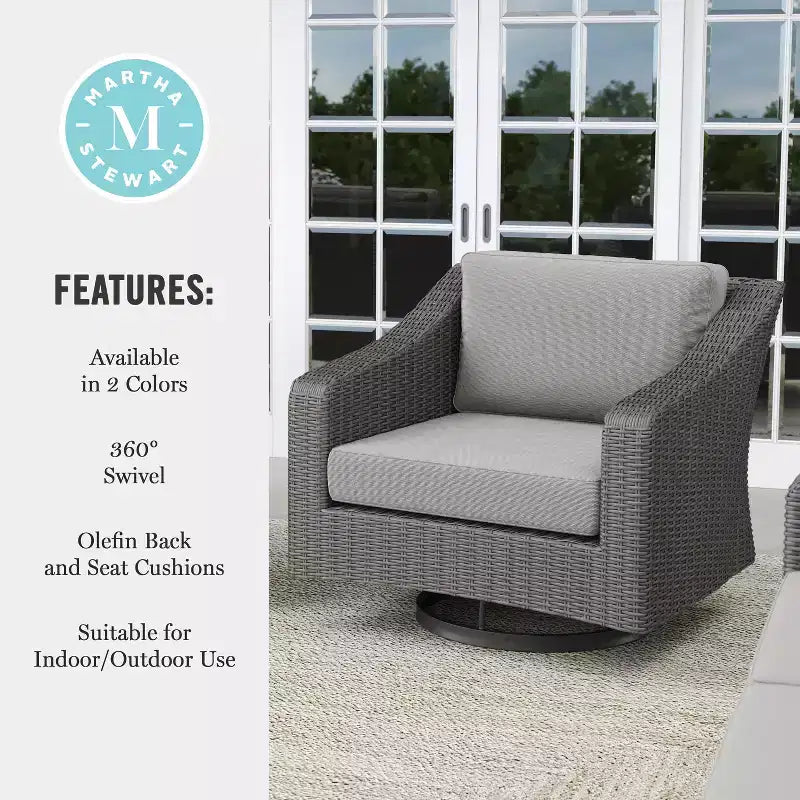 Chaise de patio d'intérieur/extérieur Martha Stewart Bedford (ensemble de 2) en osier de rotin avec pivotement à 360° et coussins toutes saisons
