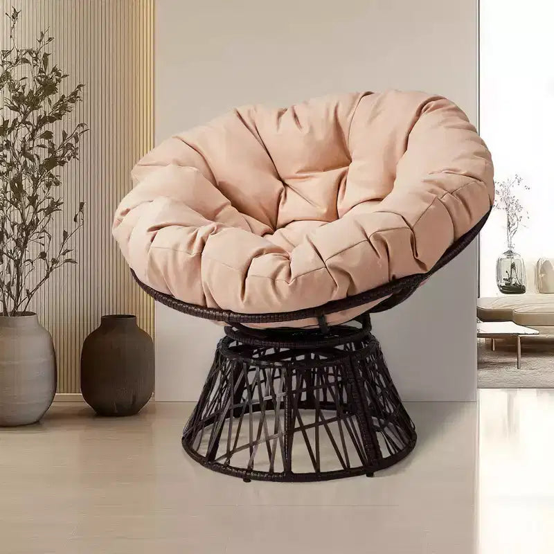 Karl Home | Fauteuil pivotant en osier marron avec coussin beige