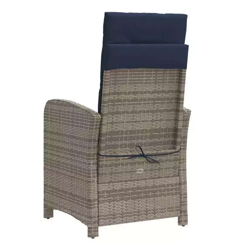 vidaXL Chaise longue de jardin inclinable - Rotin synthétique gris avec coussins bleu marine, dossier réglable pour se détendre dans le jardin/à l'extérieur/sur la terrasse, housses lavables