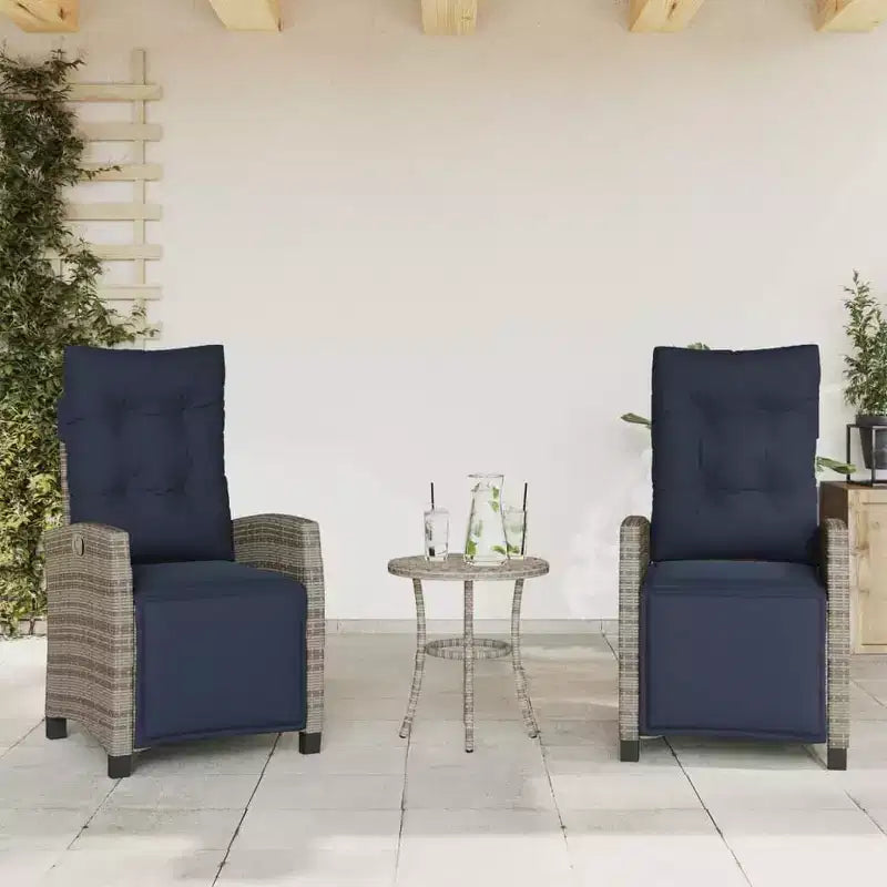 vidaXL Chaises de jardin inclinables avec repose-pieds - Lot de 2, transats réglables en polyrotin, résistants aux intempéries et aux UV, faciles à nettoyer, coussins bleu marine