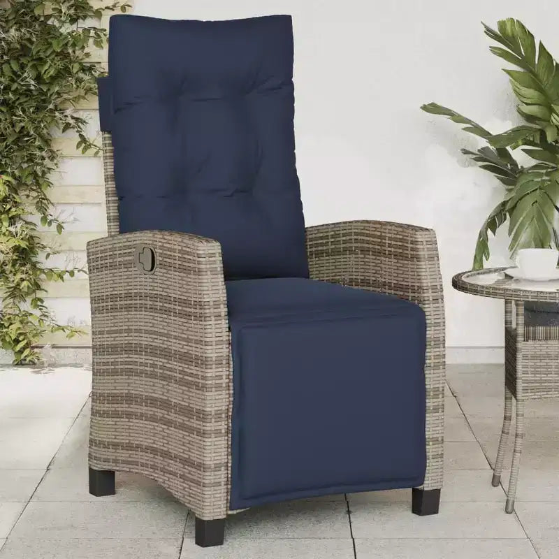 vidaXL Chaises de jardin inclinables avec repose-pieds - Lot de 2, transats réglables en polyrotin, résistants aux intempéries et aux UV, faciles à nettoyer, coussins bleu marine