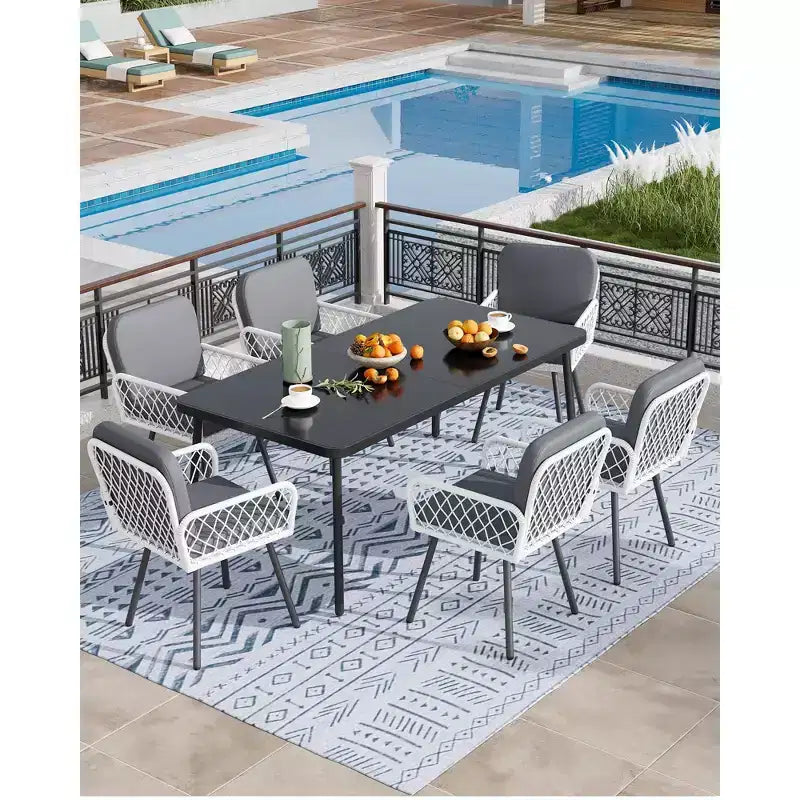 Ensemble de salle à manger d'extérieur TROPOW, table en métal noir 150x90cm avec plateau en verre trempé et 6 chaises en osier, ensemble table et chaises de patio avec coussins gris