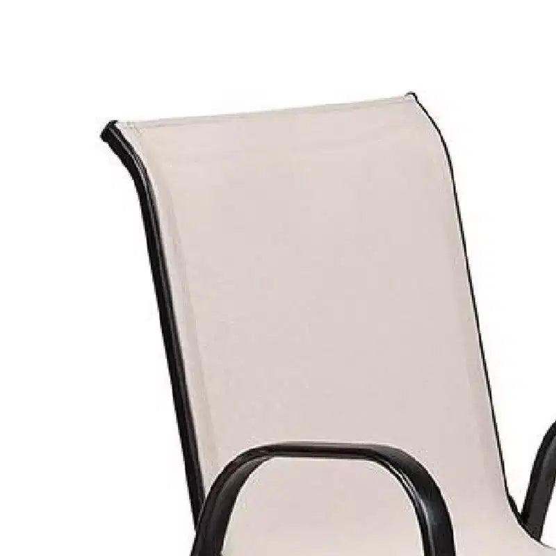 Lot de 2 chaises empilables d'extérieur Royal Hampton, en tissu maillé beige, métal noir