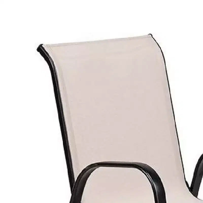Lot de 2 chaises empilables d'extérieur Royal Hampton, en tissu maillé beige, métal noir