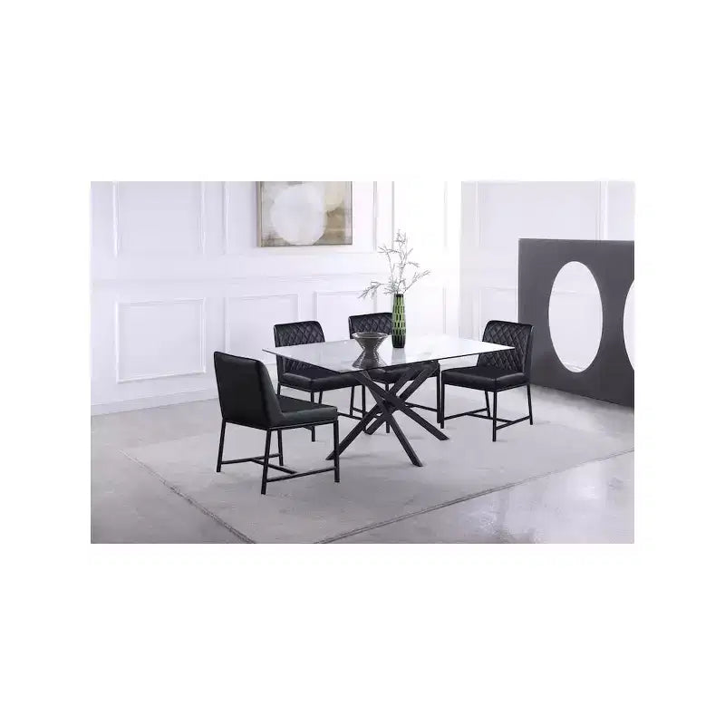 Meridian Furniture, Table à manger Xander