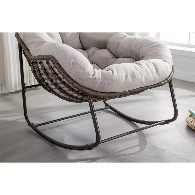 Fauteuils à bascule d'extérieur Okak en rotin avec coussin rembourré, fauteuils inclinables d'extérieur avec cadre métallique robuste, chaises de porche pour jardin, arrière-cour