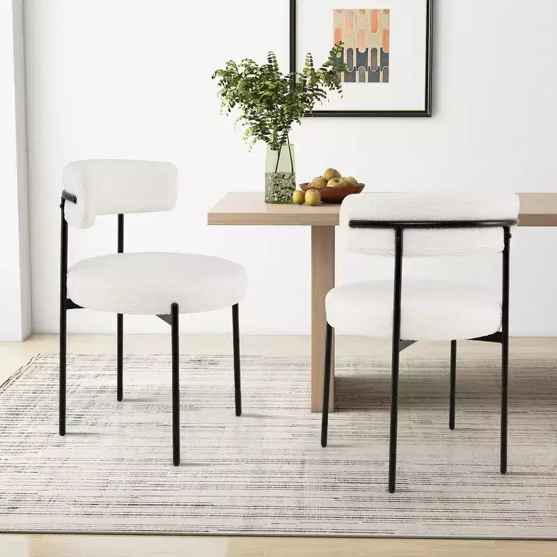 Lot de 4 chaises de salle à manger rondes Costway avec dossier incurvé, éponge rembourrée et pieds en métal