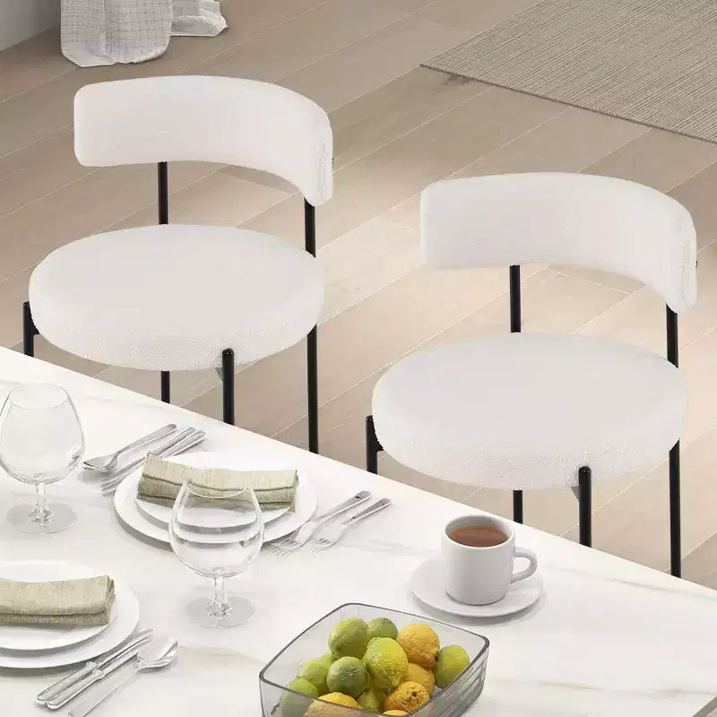 Lot de 4 chaises de salle à manger rondes Costway avec dossier incurvé, éponge rembourrée et pieds en métal