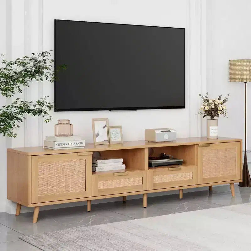 Meuble TV en rotin MAYEERTY pour téléviseurs jusqu'à 85 pouces, console média moderne de style ferme, centre de divertissement avec pieds en bois massif pour salon, beige