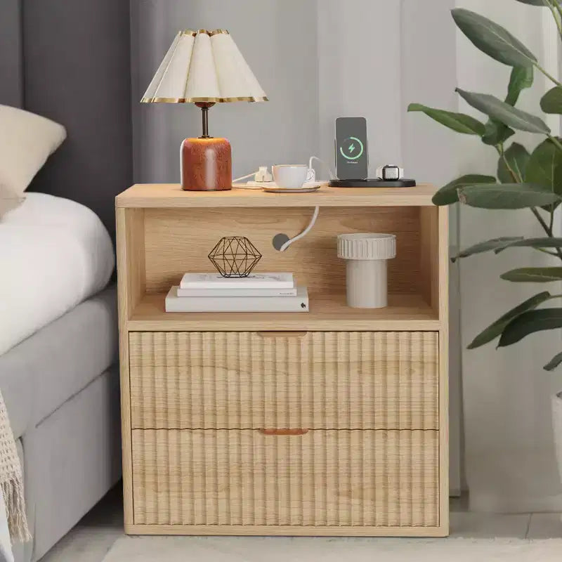 Lot de 2 tables de chevet cannelées de style campagnard - Tables d'appoint de 58,4 cm de style moderne du milieu du siècle avec station de charge (2 tiroirs, bois) pour chambre/bureau à domicile