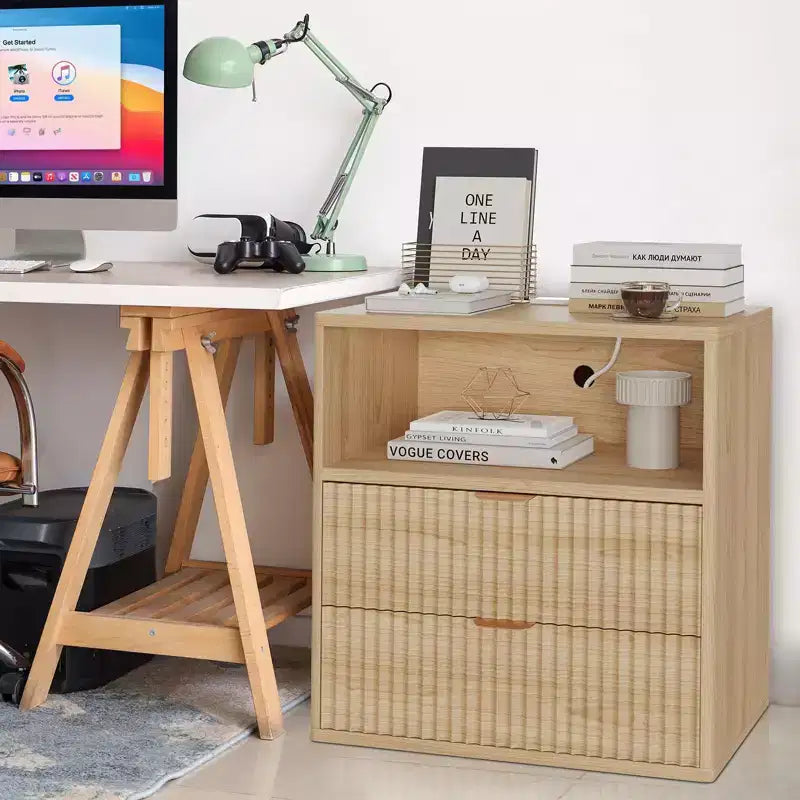 Lot de 2 tables de chevet cannelées de style campagnard - Tables d'appoint de 58,4 cm de style moderne du milieu du siècle avec station de charge (2 tiroirs, bois) pour chambre/bureau à domicile