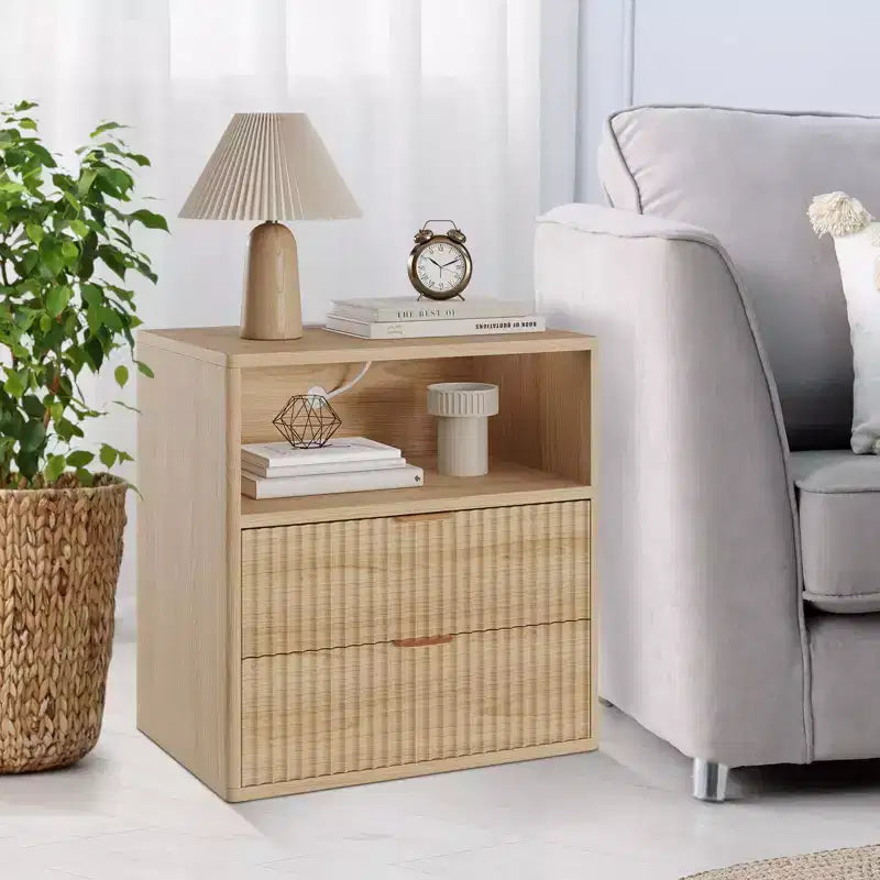 Lot de 2 tables de chevet cannelées de style campagnard - Tables d'appoint de 58,4 cm de style moderne du milieu du siècle avec station de charge (2 tiroirs, bois) pour chambre/bureau à domicile