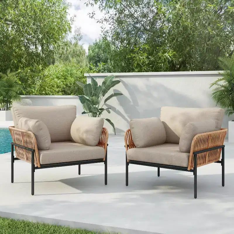 Lot de 2 chaises longues de 91 cm en corde de fer beige et bois clair avec coussins, pour un décor moderne