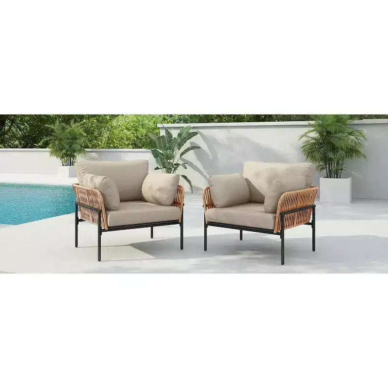 Lot de 2 chaises longues de 91 cm en corde de fer beige et bois clair avec coussins, pour un décor moderne