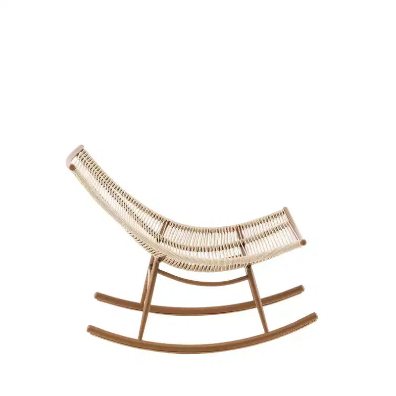 Fauteuil à bascule d'extérieur ModernLuxe, fauteuil à bascule de patio en rotin PE résistant aux intempéries avec cadre en métal robuste, chaise longue ergonomique incurvée, beige