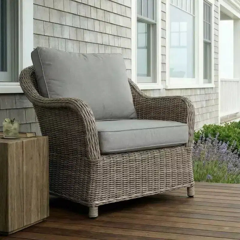 Fauteuil de jardin Martha Stewart Lily Pond, en rotin tressé gris vieilli avec coussins gris résistants aux intempéries