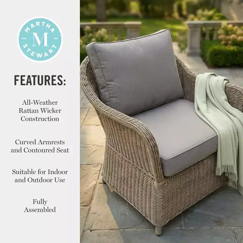 Fauteuil de jardin Martha Stewart Lily Pond, en rotin tressé gris vieilli avec coussins gris résistants aux intempéries