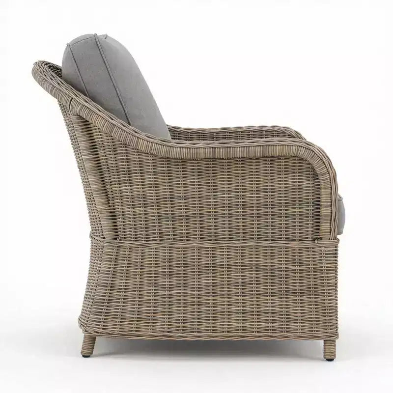 Fauteuil de jardin Martha Stewart Lily Pond, en rotin tressé gris vieilli avec coussins gris résistants aux intempéries