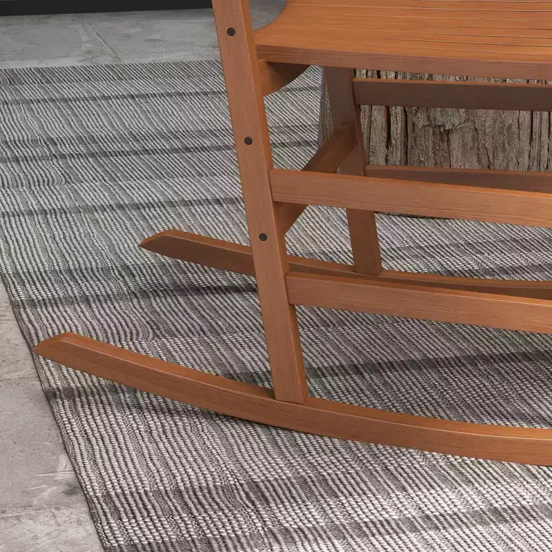 Lot de 2 chaises à bascule d'extérieur, fauteuils à bascule de terrasse en bois avec accoudoirs lisses, dossier haut pour jardin, balcon, porche, supporte jusqu'à 160 kg