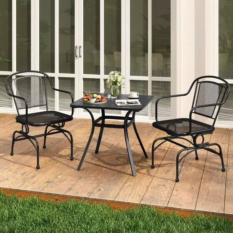 Lot de 2 chaises à bascule Costway avec dossier et assise en maille métallique et accoudoirs, mouvement doux.