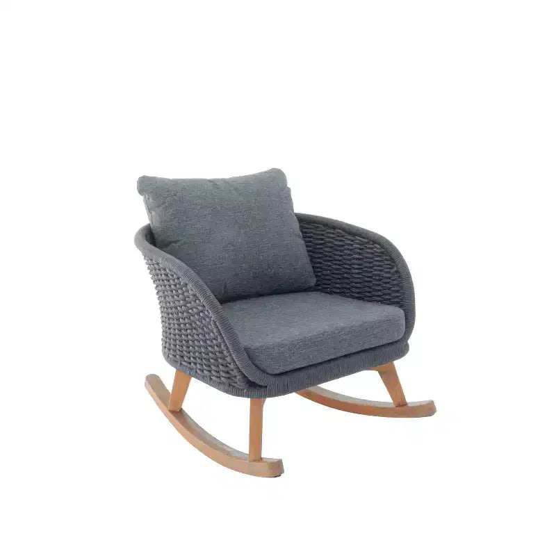 Fauteuil à bascule contemporain en osier de 75 cm avec coussins en polyester, cadre en bois, assise généreuse, mouvement de bascule fluide pour l'intérieur ou l'extérieur