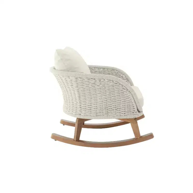 Fauteuil à bascule contemporain en osier de 75 cm avec coussins en polyester, cadre en bois, assise généreuse, mouvement de bascule fluide pour l'intérieur ou l'extérieur