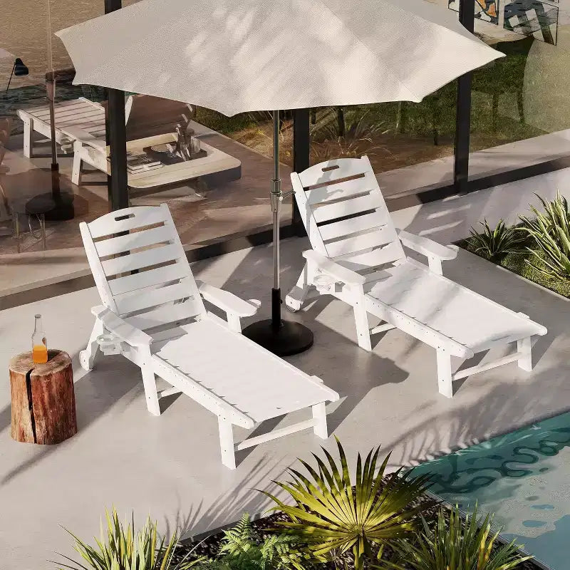 Chaise longue d'extérieur, Chaise longue d'extérieur avec roulettes, Dossier réglable sur 5 positions, Chaise longue en PEHD résistante aux intempéries avec porte-gobelet