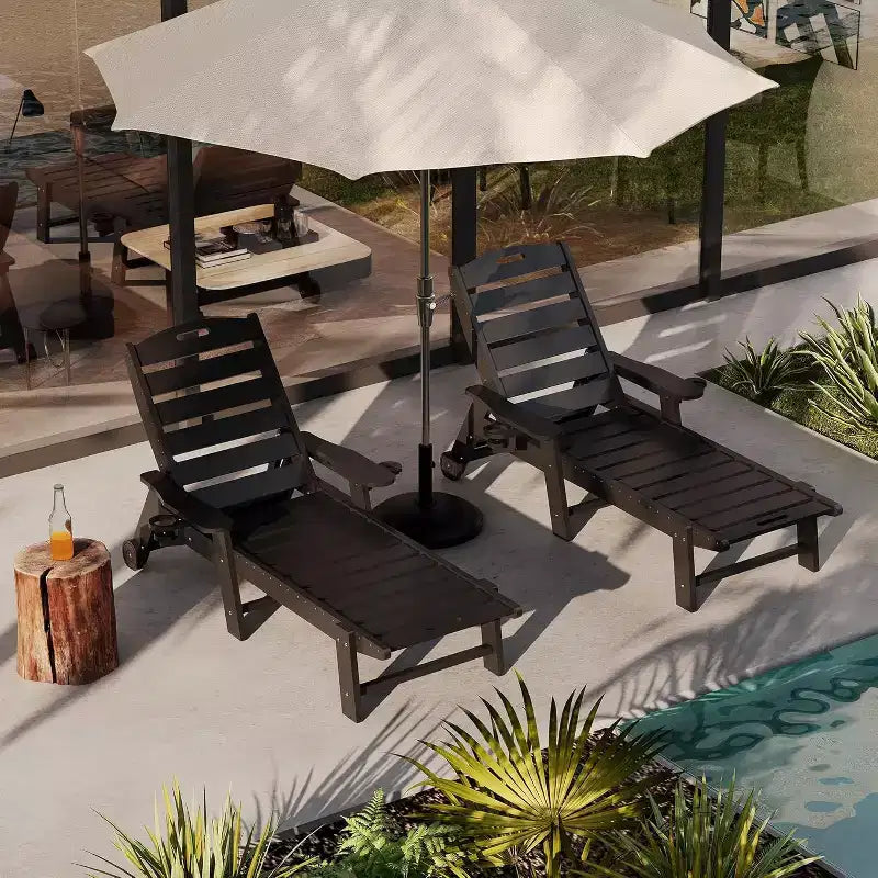 Chaise longue d'extérieur, Chaise longue d'extérieur avec roulettes, Dossier réglable sur 5 positions, Chaise longue en PEHD résistante aux intempéries avec porte-gobelet