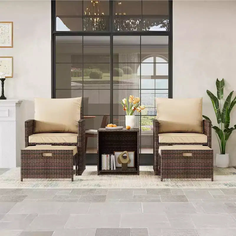 Ensemble de mobilier de patio 5 pièces, chaises longues en rotin synthétique avec coussins, ensemble de balcon toutes saisons avec pouf et table basse pour pelouse, piscine, jardin
