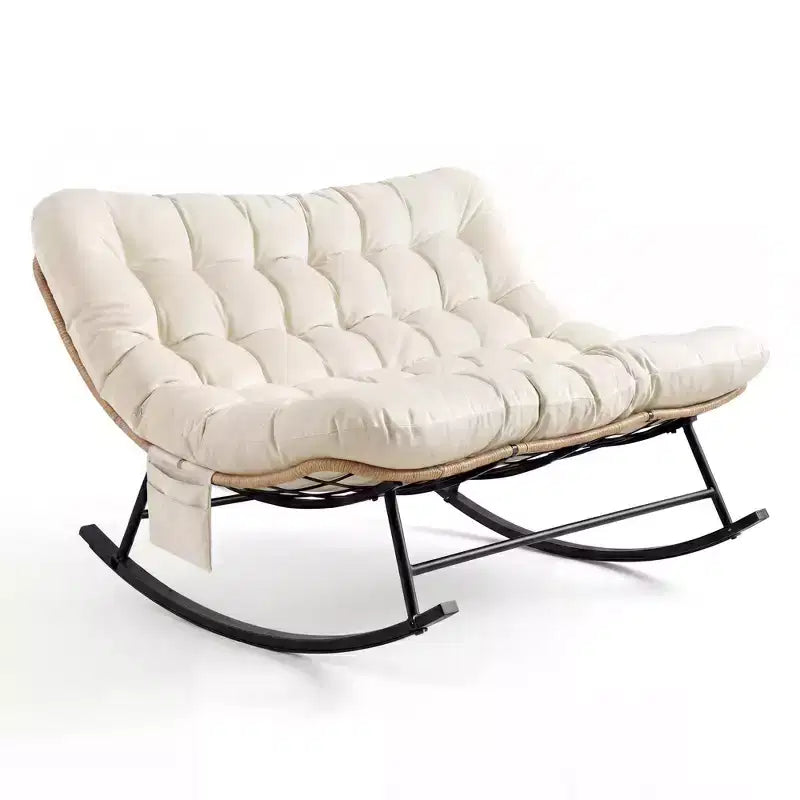 Chaise à bascule d'extérieur avec polaire douce, cadre en acier en rotin et bois d'hévéa, coussin résistant aux UV, poche latérale et capacité de charge de 204 kg pour patio et chambre d'enfant.