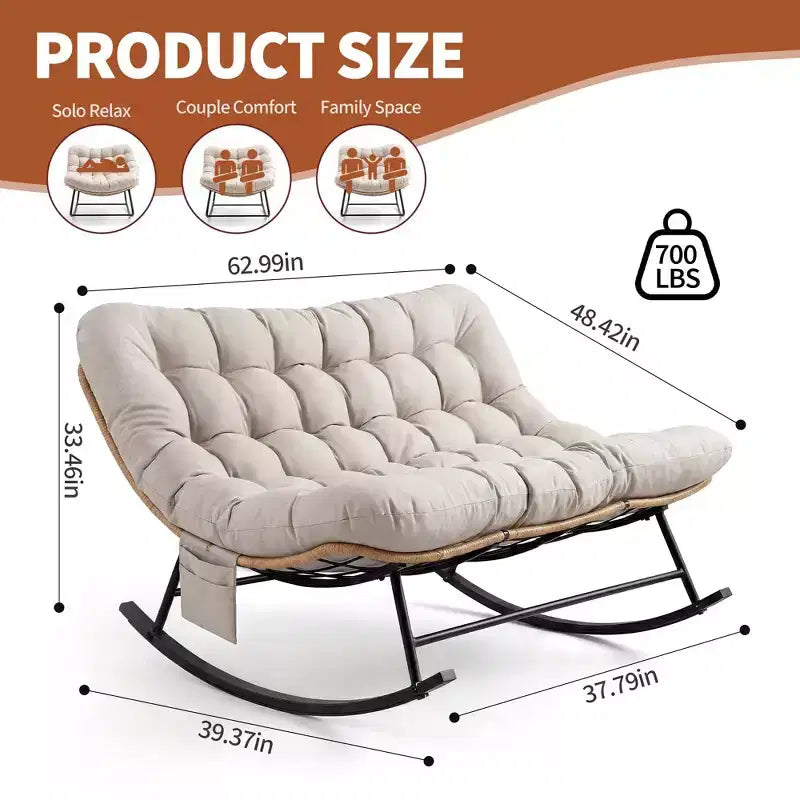 Chaise à bascule d'extérieur avec polaire douce, cadre en acier en rotin et bois d'hévéa, coussin résistant aux UV, poche latérale et capacité de charge de 204 kg pour patio et chambre d'enfant.