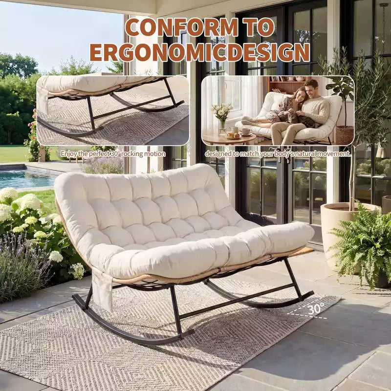 Chaise à bascule d'extérieur avec polaire douce, cadre en acier en rotin et bois d'hévéa, coussin résistant aux UV, poche latérale et capacité de charge de 204 kg pour patio et chambre d'enfant.