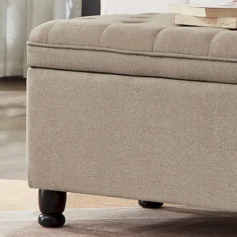 Banc de rangement capitonné en tissu de lin avec pieds fuselés en bois