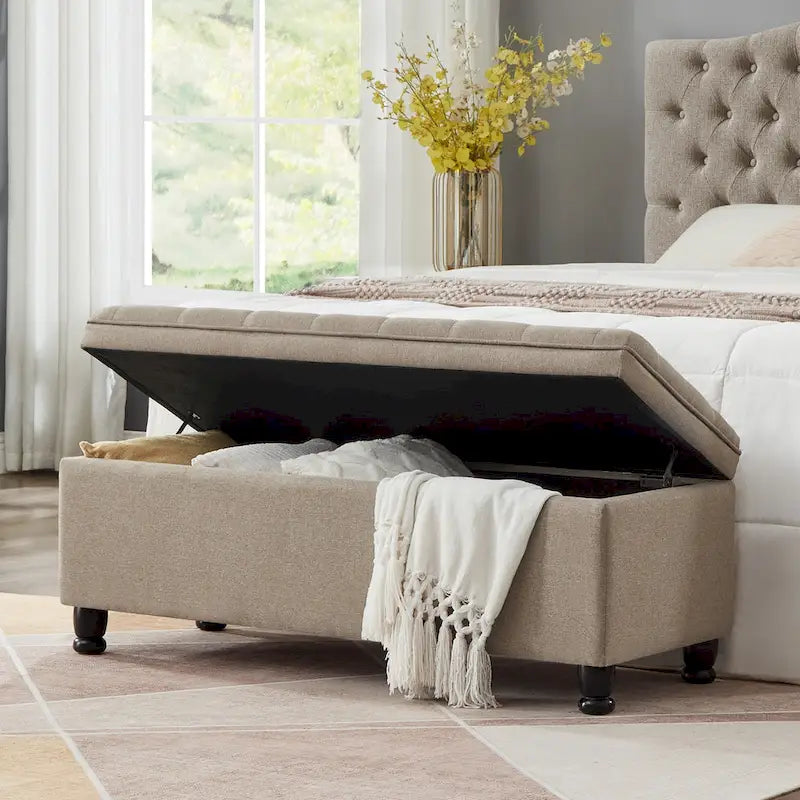 Banc de rangement capitonné en tissu de lin avec pieds fuselés en bois