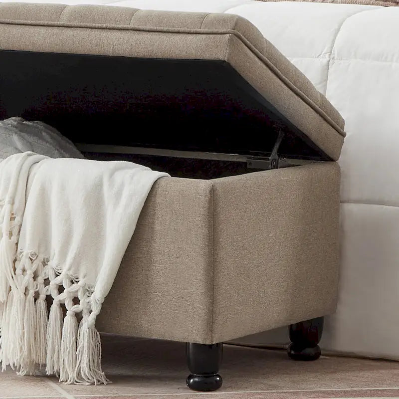 Banc de rangement capitonné en tissu de lin avec pieds fuselés en bois